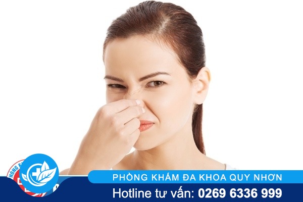 Huyết trắng có mùi hôi phải làm sao?